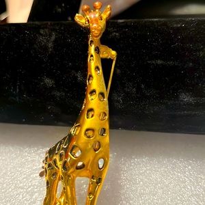 Bob Mack is giraffe brooch